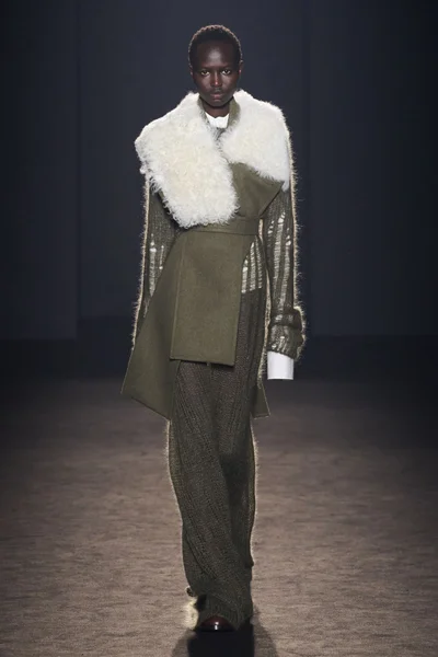 Look 12